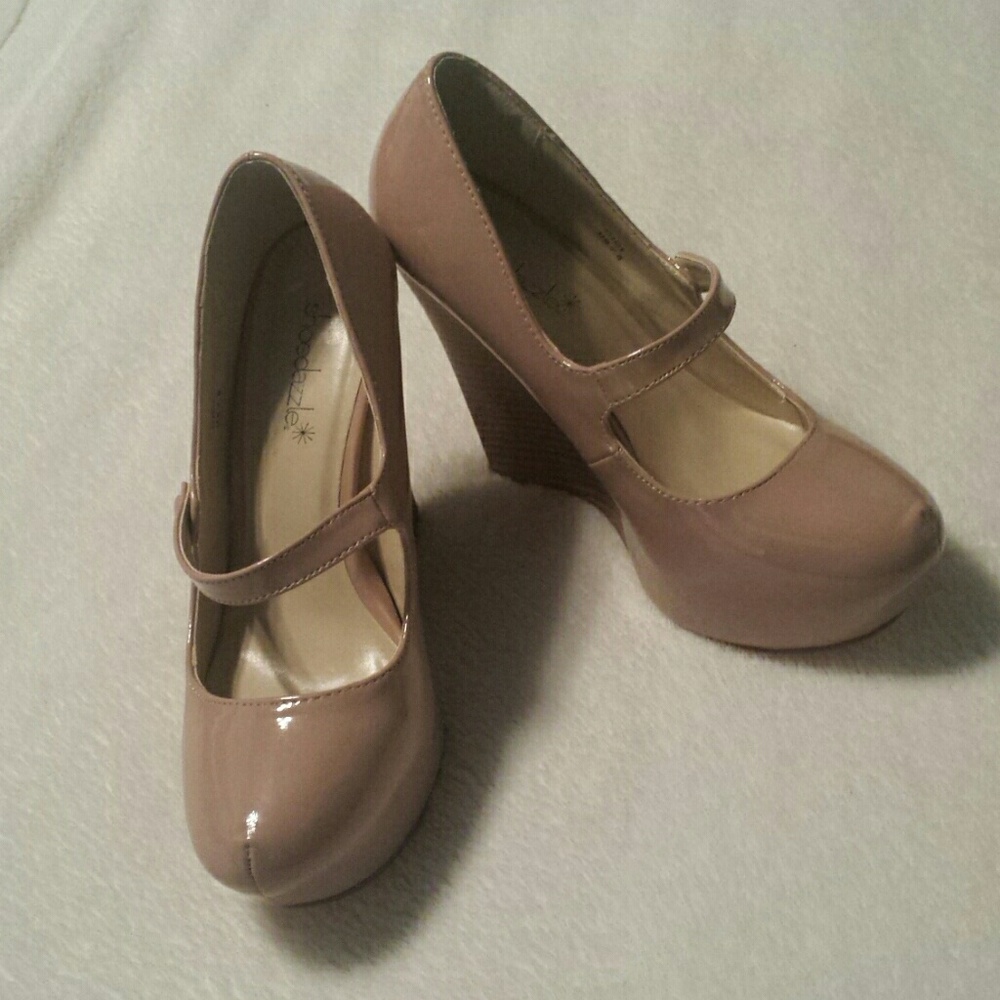 NWOT Shoedazzle Nude CiCi Size 7.5